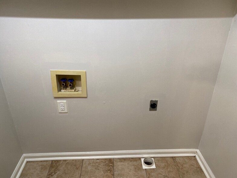 Building Photo - 27 Millsap Dr