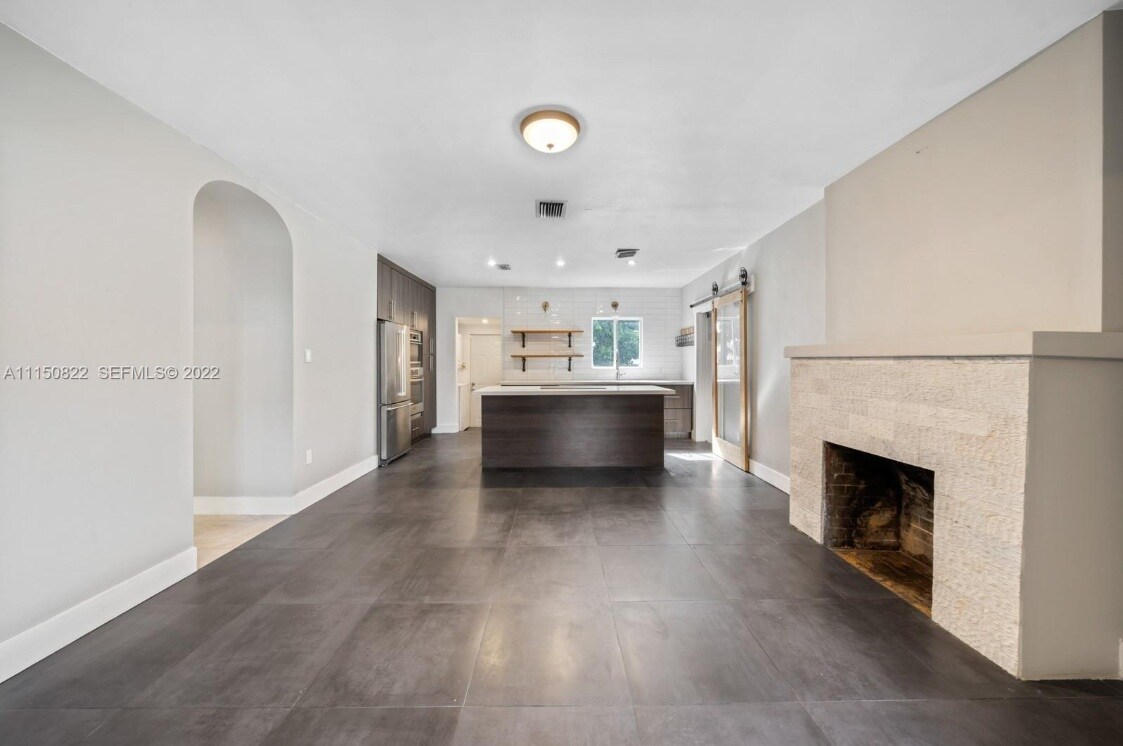 Building Photo - 546 NW 50th St