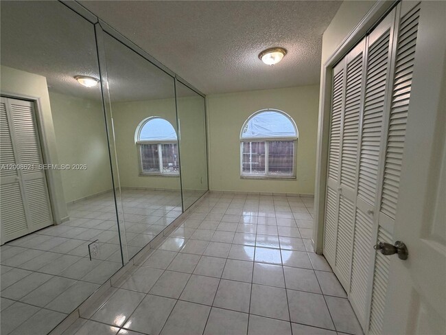 Building Photo - 3159 W 73rd Pl