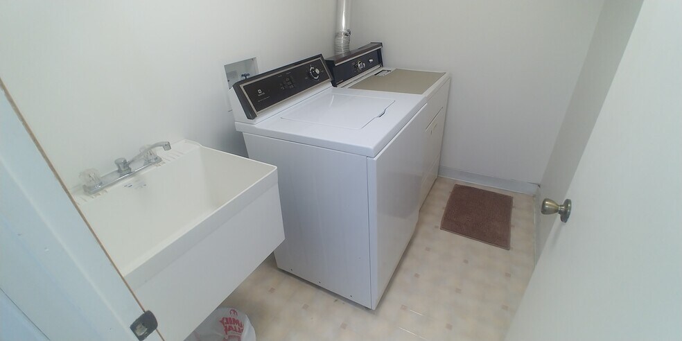 Building Photo - 7918 E 500N Rd