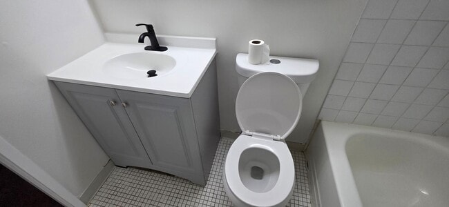 Building Photo - Stony Creek 2 Bedroom 2 Bath condo for rent $1,999/month including electric, gas, water, sewer an...