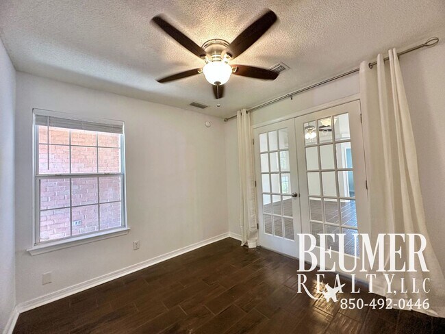 Building Photo - 3 bedroom 2 bath home with Beautiful Backyard