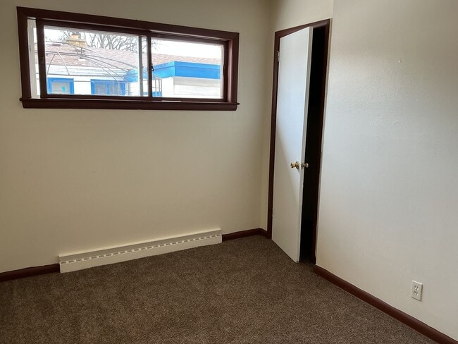 Building Photo - 4 Bedroom Single Family Home