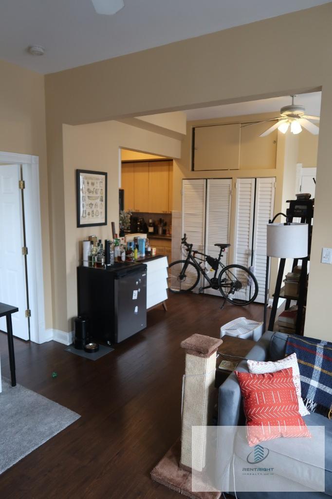 Building Photo - 1547 W Blackhawk St