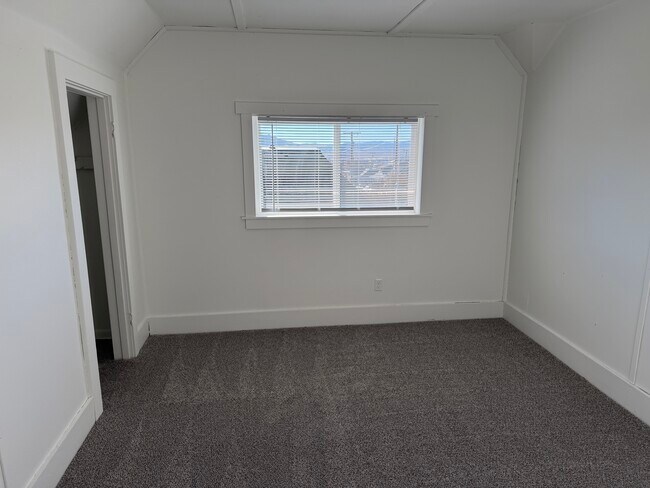 Building Photo - 533 S Dakota St