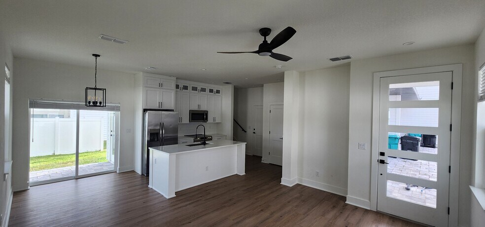 Main Floor - 2027 Peel Ave