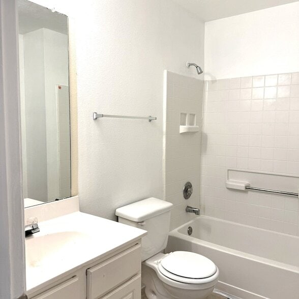 Building Photo - 19851 Laurel Trail Dr