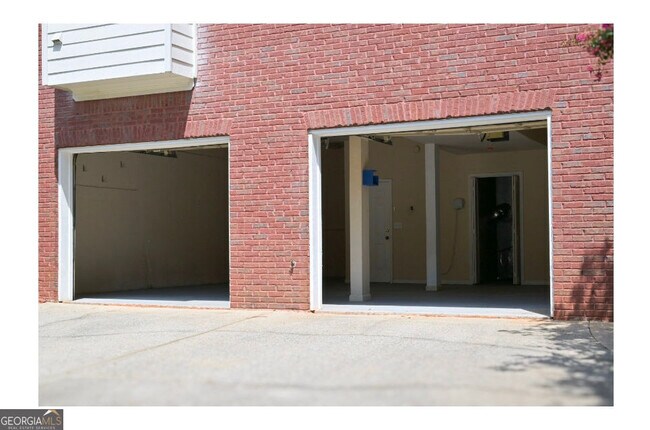 Building Photo - 3885 Waterford Dr