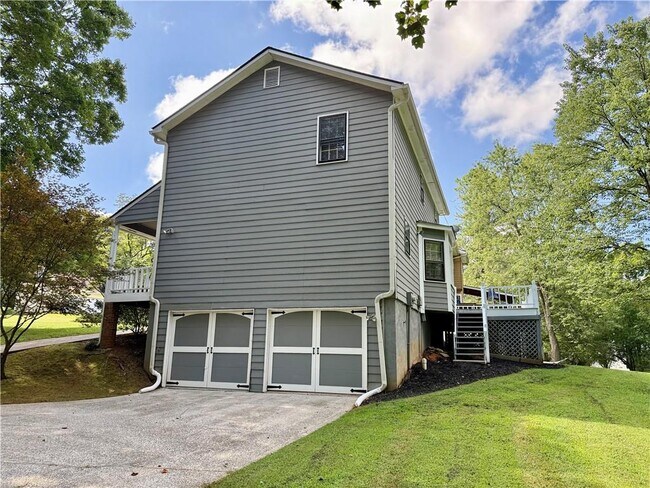 Building Photo - 4925 Falcon Wood Trace NE