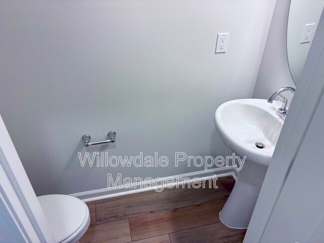 Building Photo - 187 Central Townes Wy
