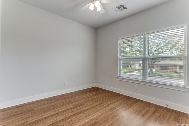Building Photo - 423 Channing Ave