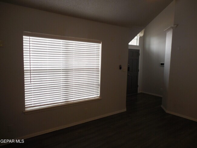 Building Photo - 356 Jardin Bello Ave
