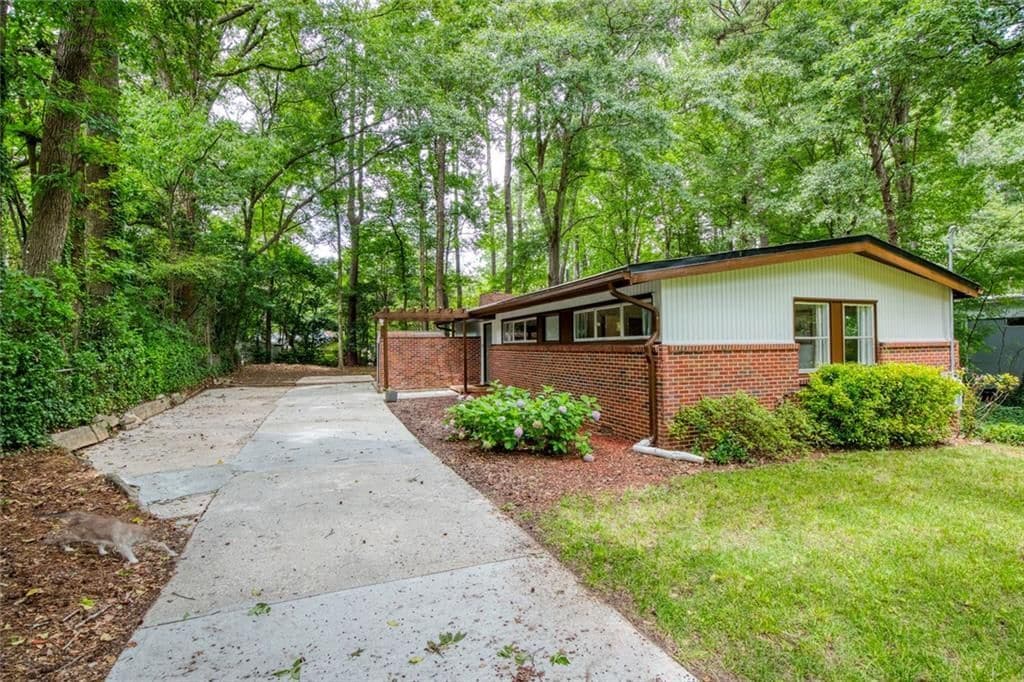Building Photo - 2700 Brook Park Way