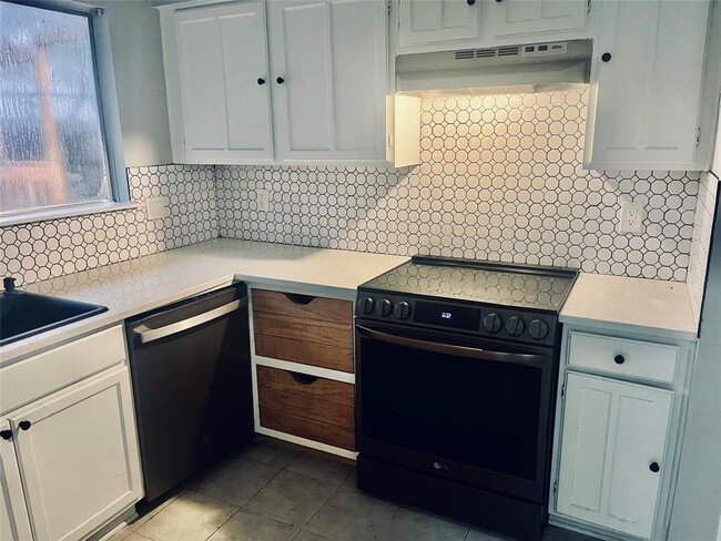 Building Photo - 21006 Bridgeview Cir