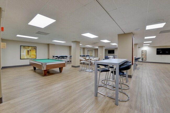 Building Photo - 720 Harmon Cove Tower