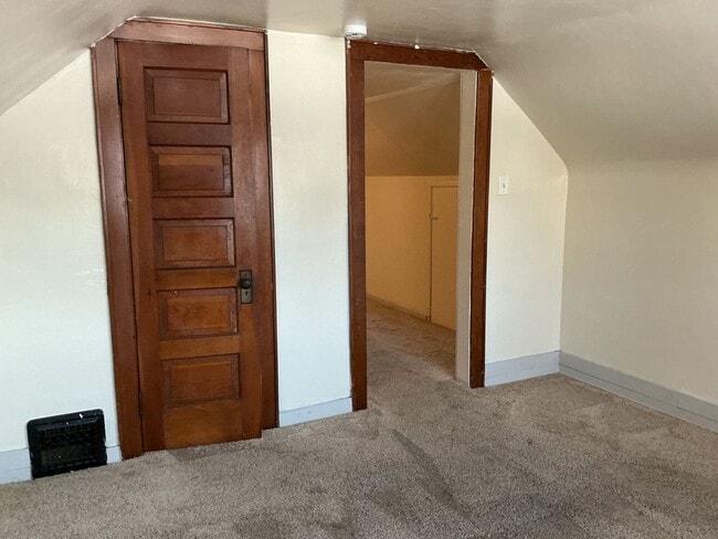 Building Photo - 3 Bedroom Single Family Home