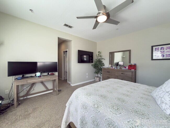 Building Photo - 3 Bedroom Condo for Rent in Ventura!
