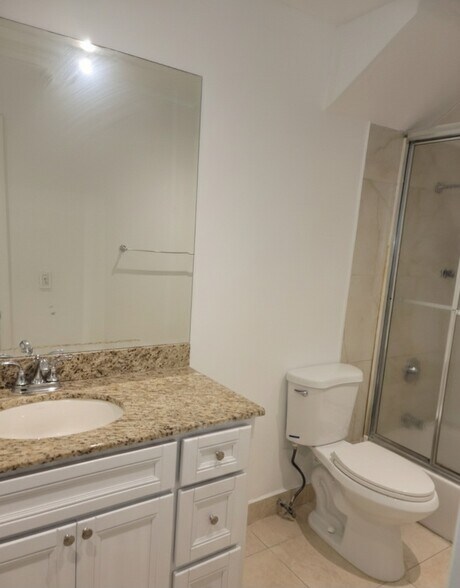 Building Photo - 13455 NE 10th Ave