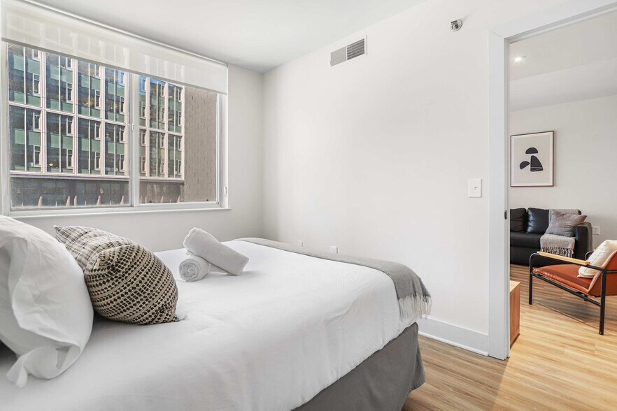 Building Photo - 1221 S Eads St