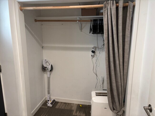 Closet - 202 39th St