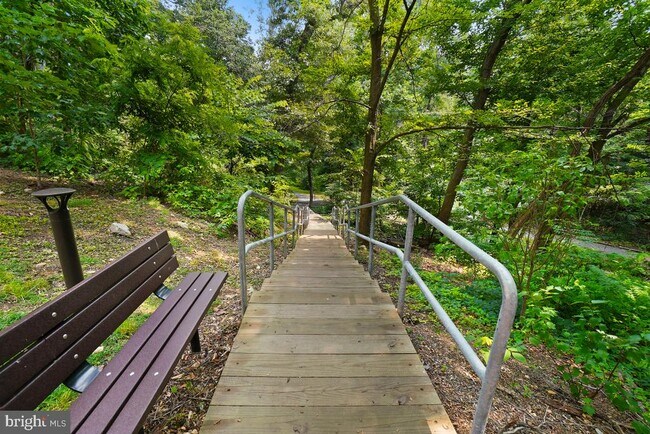 Building Photo - 5904 Mt Eagle Dr