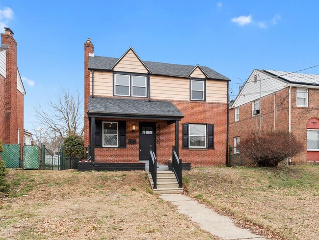 Building Photo - Newly Renovated Pennsauken Rental with Sunroom-Style Back Room, Glass Wall & Basement