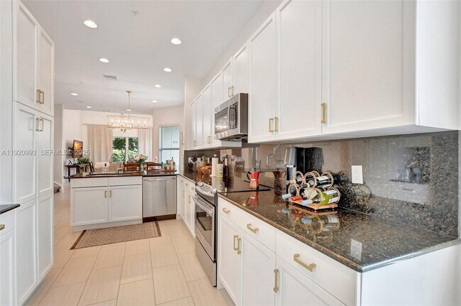 Building Photo - 6657 Quiet Wave Trl