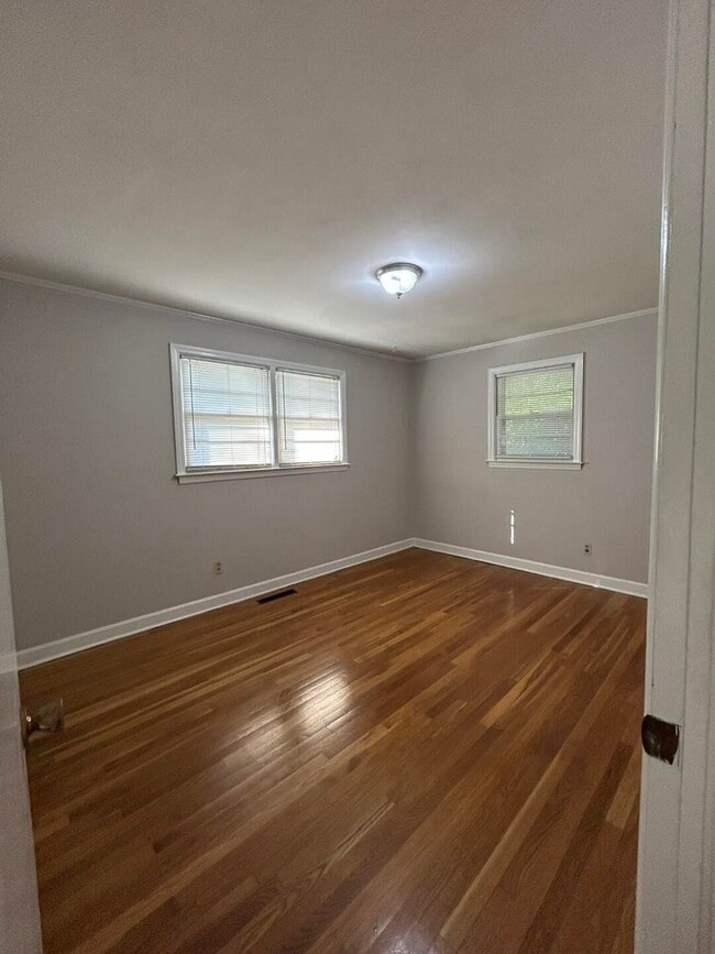 Building Photo - 523 Colonial Dr