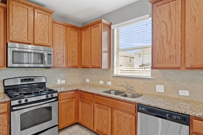 Building Photo - 467 Twisted Oaks Ln