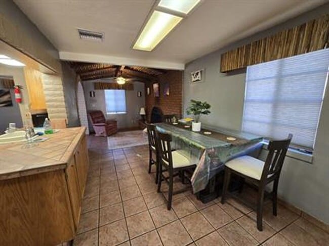 Building Photo - Spacious 3 bedroom/ 2 bath home with R/V parking