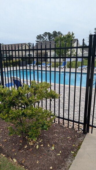 Building Photo - 409 Arecales Dr