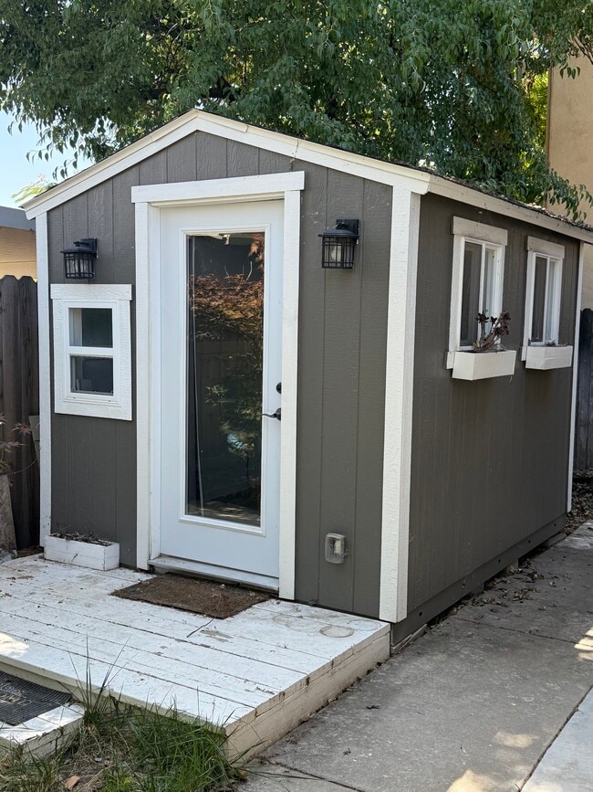 Building Photo - 9644 Crisswell Dr