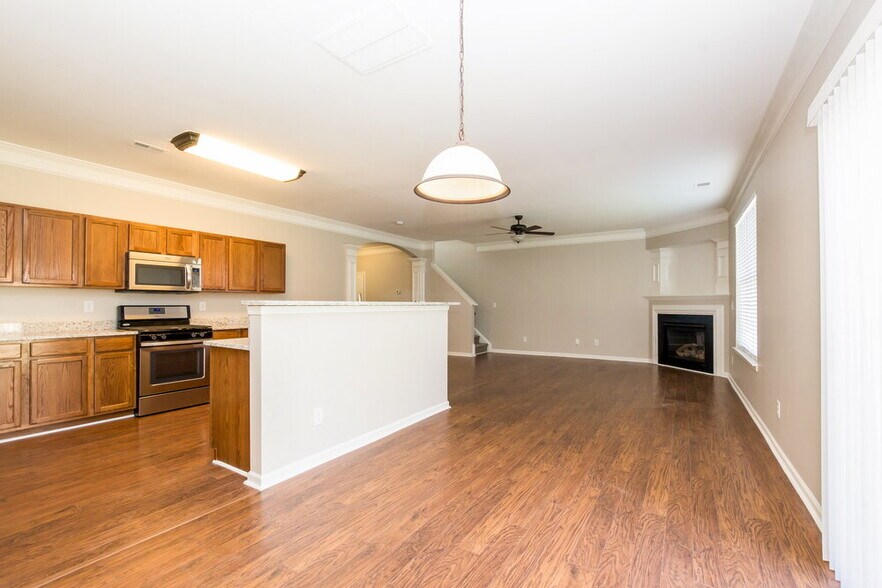 Building Photo - 6694 Sequoia Hills Dr