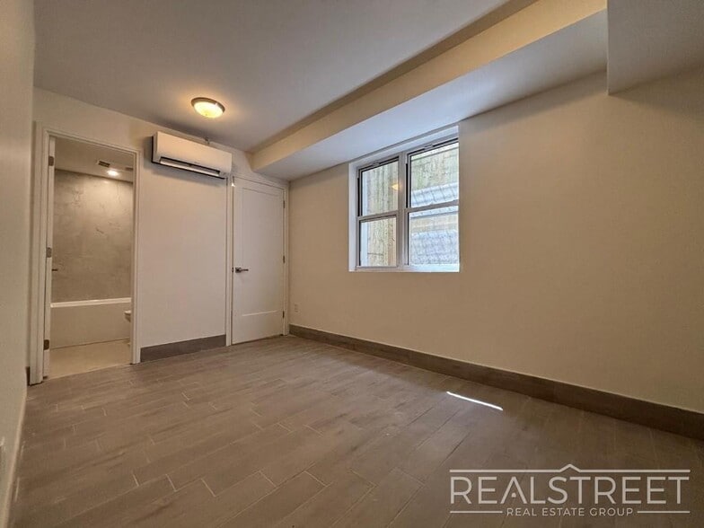 Building Photo - 310 Park Ave