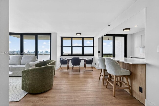 Building Photo - 2555 Collins Ave