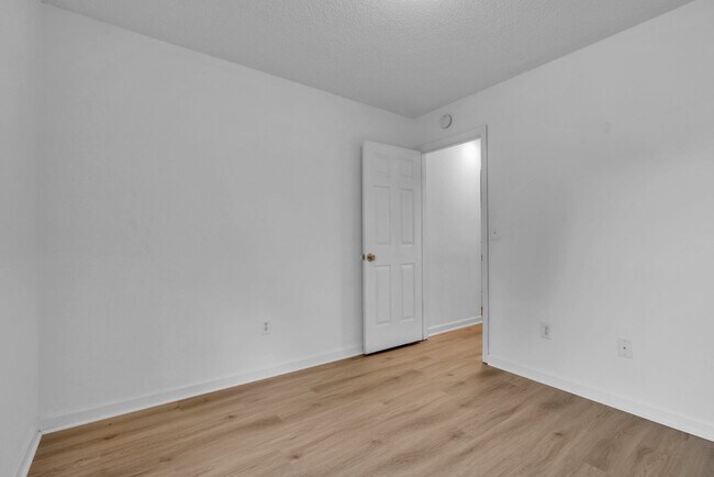 Building Photo - 102 Glenlea Ln