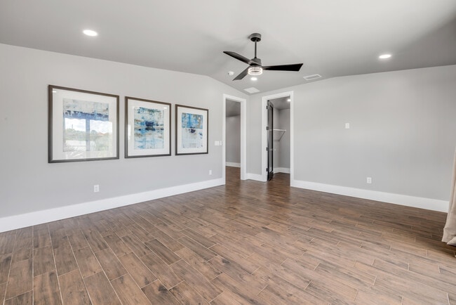 Building Photo - 1707 N Peninsula Ave