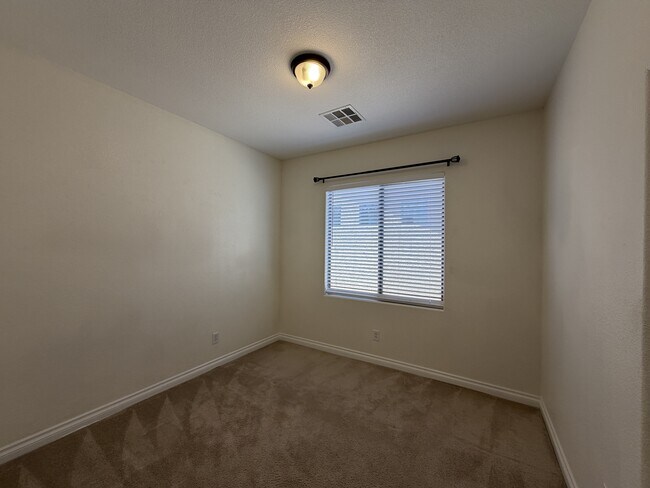 Building Photo - 4723 Killington St