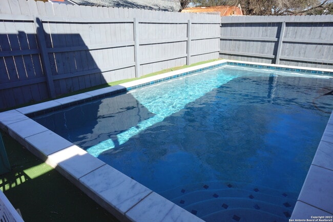 Building Photo - 6611 Woodford-