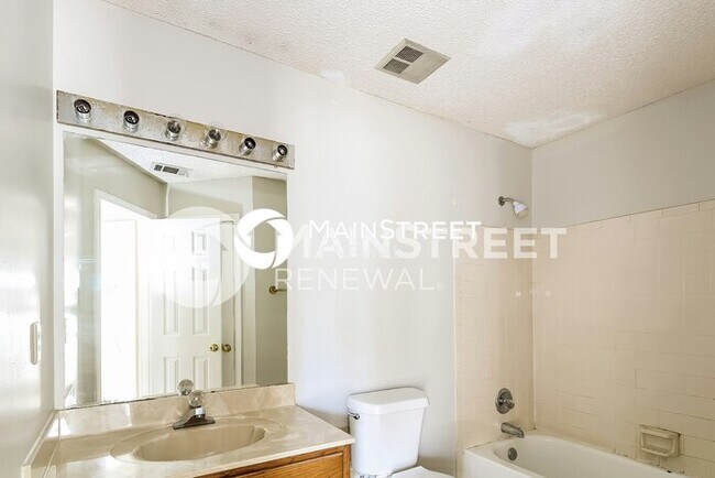 Building Photo - 3 Bedroom Pet-Friendly Home in Memphis, TN with Main Street Renewal
