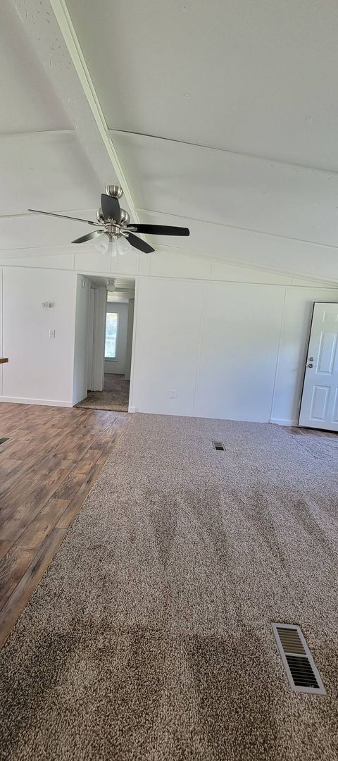 Building Photo - Ready to Move in