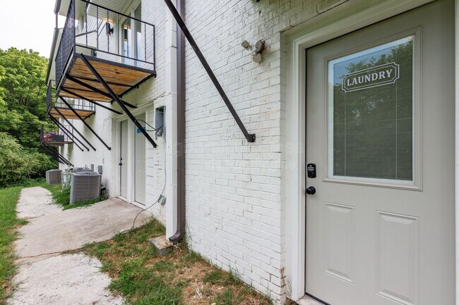 Building Photo - 400 Gallery Ln