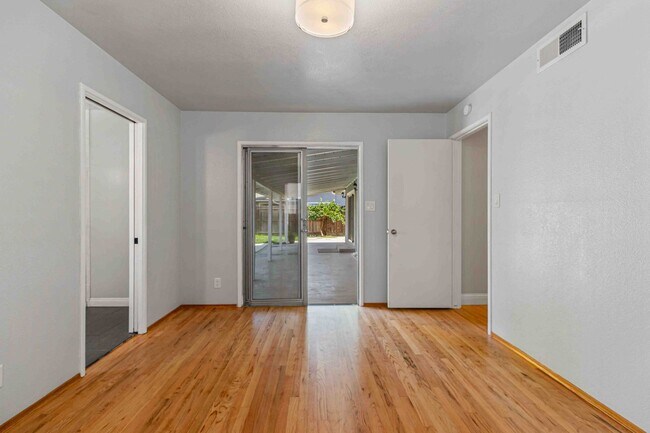 Building Photo - 2825 Westchester Ln