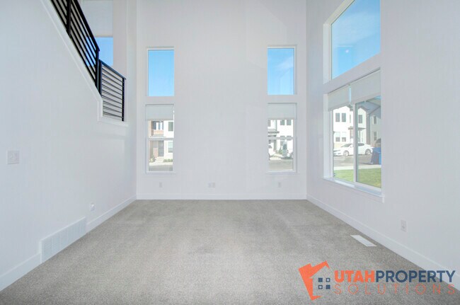 Building Photo - 1316 Dawes Wy