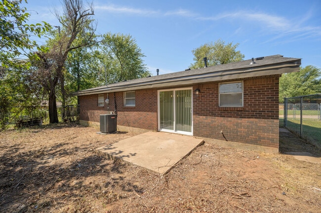 Building Photo - 3912 Parkwoods Ln