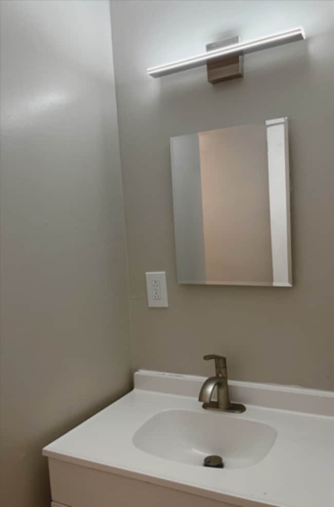 Building Photo - Bright Hill East 1BR — Washer/Dryer, Metro Access & Move-In Ready Comfort!