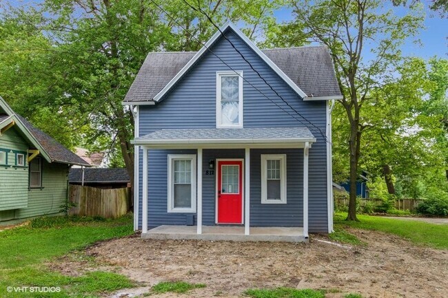 Building Photo - Three Bedroom House + $1000 Off