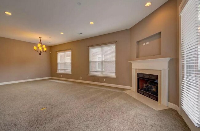 Building Photo - Cates Ave Fourplex