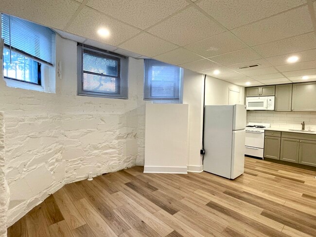 Building Photo - 354 Marlborough St