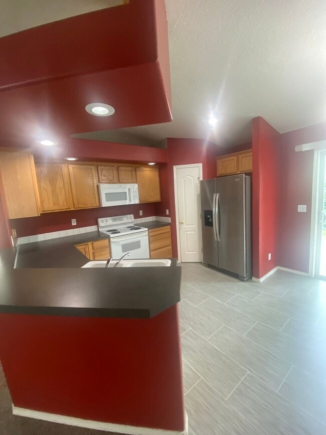 Building Photo - 3 Bed, 2 Bath,  Single Story, CUL-D-SAC Ho...